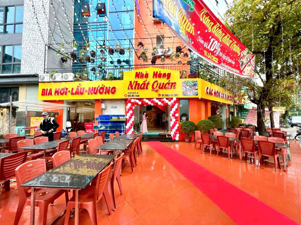 Hành Trình Từ Vỉa Hè Đến Nhà Hàng: Câu Chuyện Mang Tên Nhất Quán